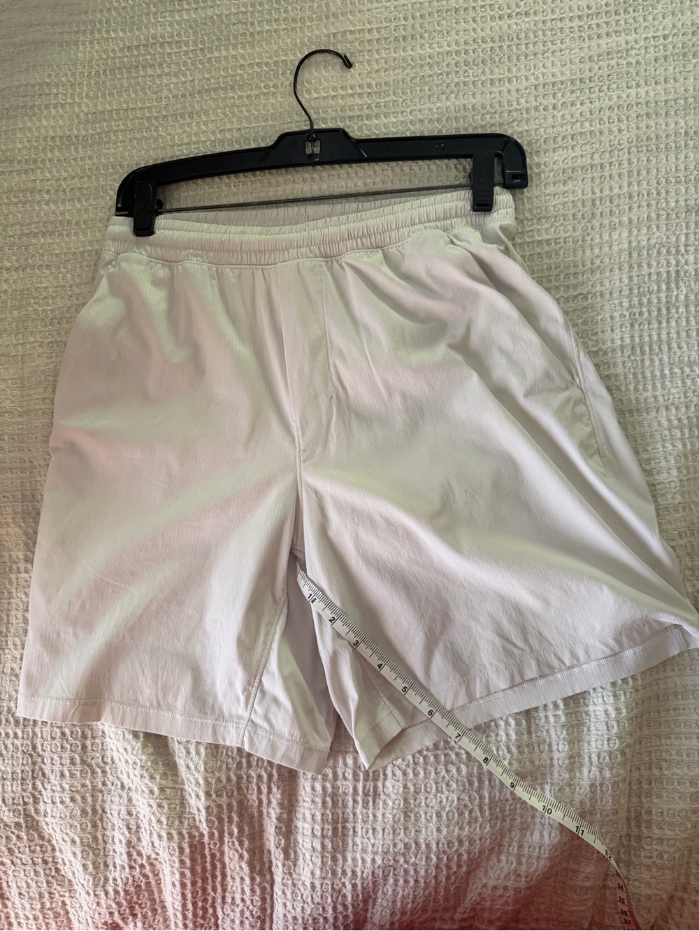 Light cream men’s Lululemon Elastic-Waist Casual Shorts
